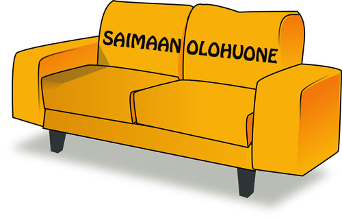 Saimaan olohuoneen keltainen sohva.