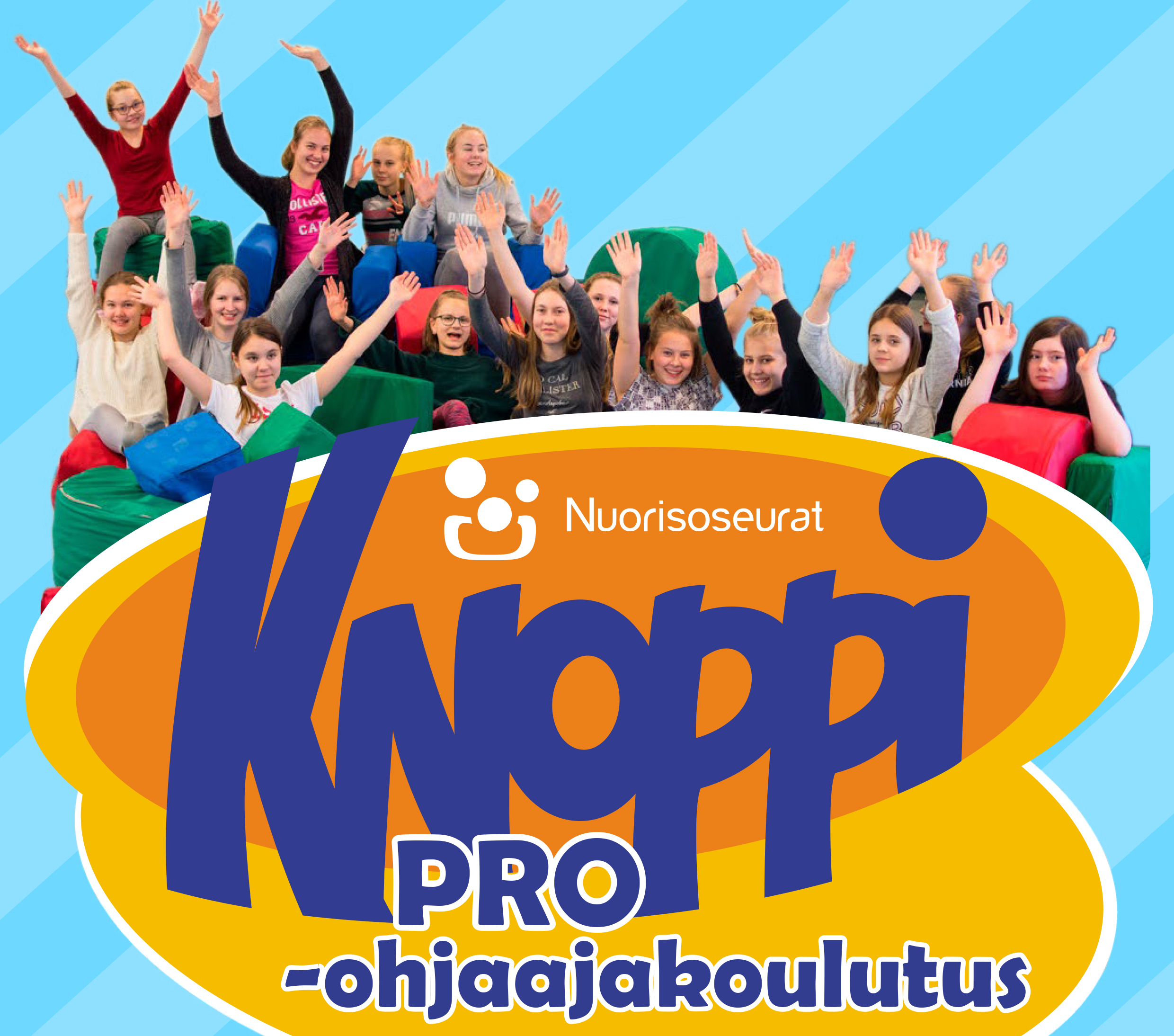 KNoppiPro-ohjaajakoulutuksen logo ja iloinen ihmisjoukko.