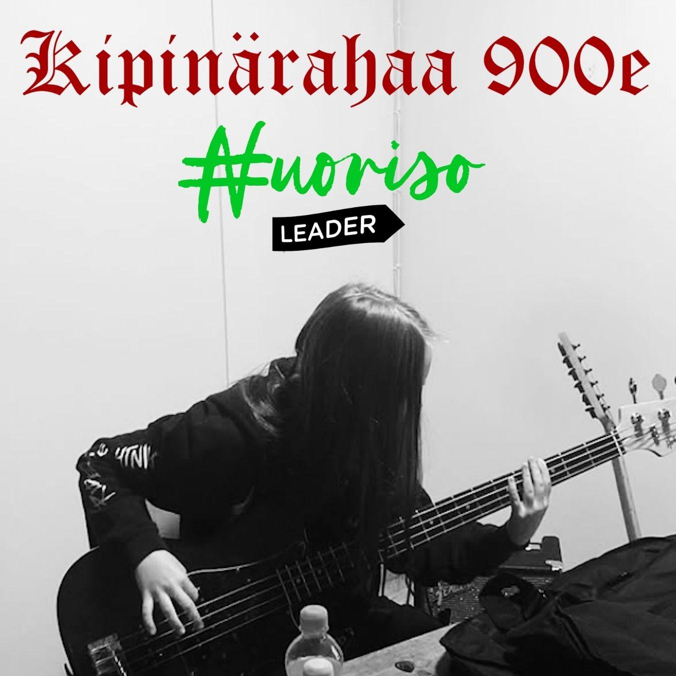 Kipinärahaa 900 e Nuoriso Leader. Pitkätukkainen henkilö soittaa sähkökitaraa.